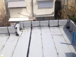 איטום גג בניין משותף באמצעות החלמת יריעות ביטומניות שביצע אמיר מחברת "האחים תמם"